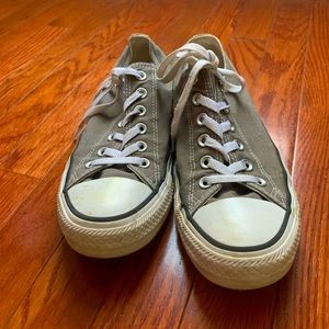 Low top grey converse womens 10 mens 8